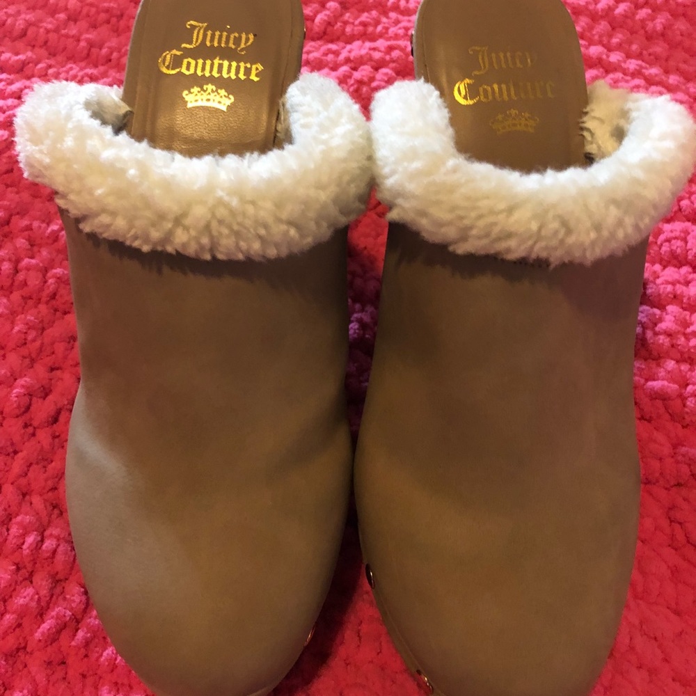 7M Juicy Couture Clogs